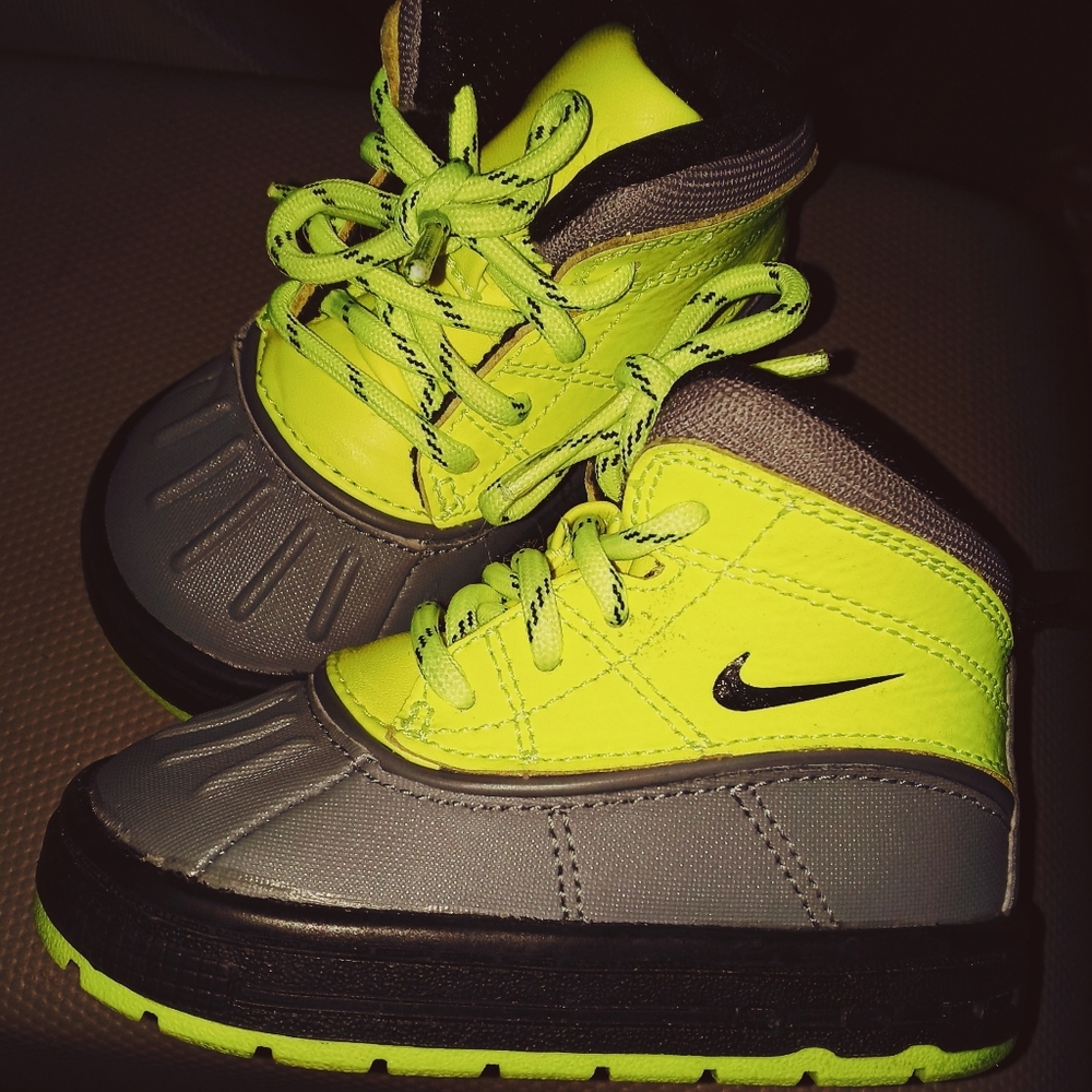 Nike boots size 4 boys